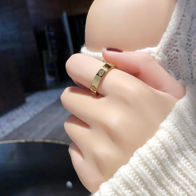 MONA™ – Sleek Modern Gold Ring
